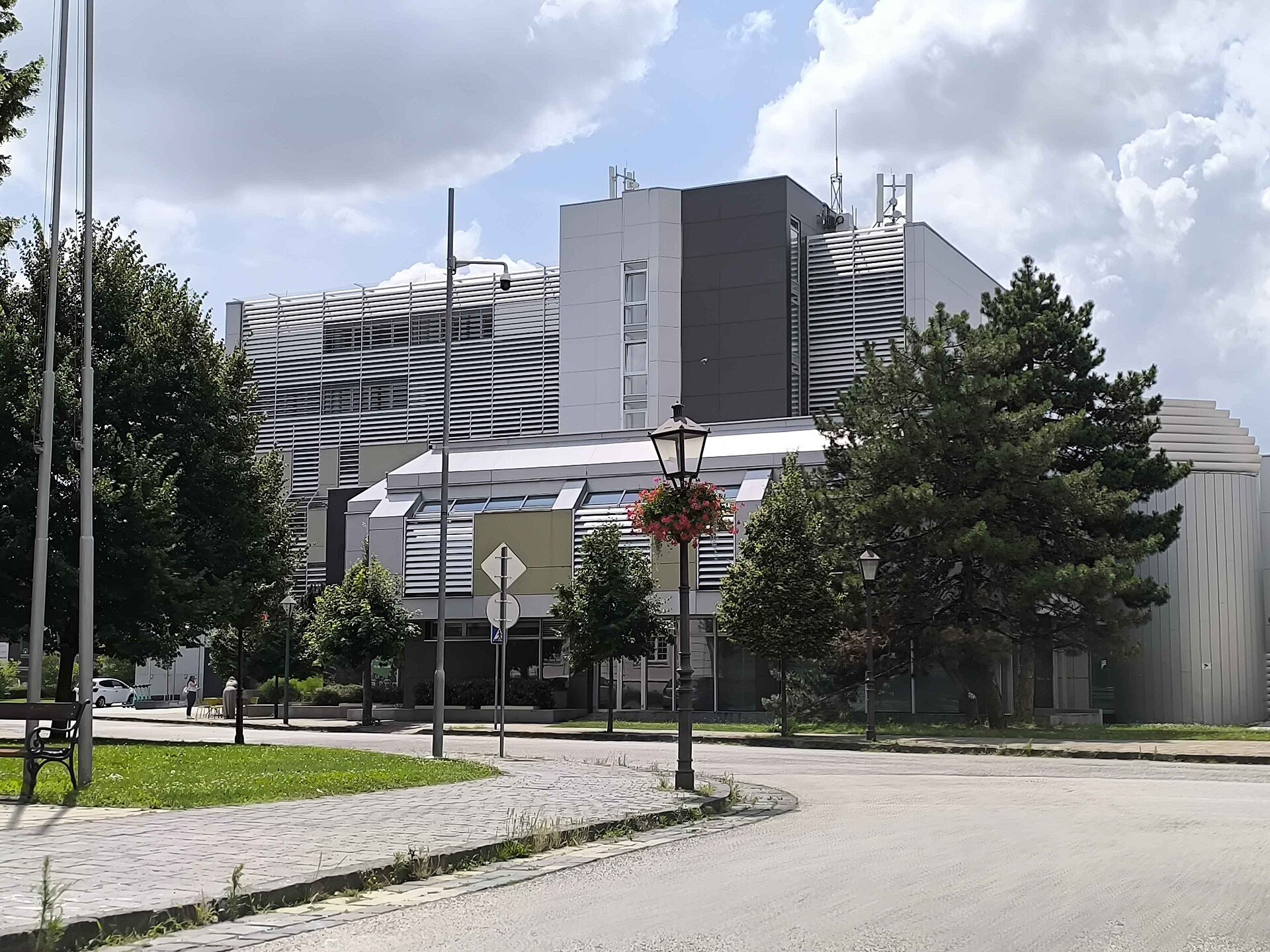 Трнавский университет (TRUNI)